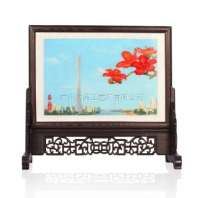 廣繡《廣州塔》（座架）34x32cm